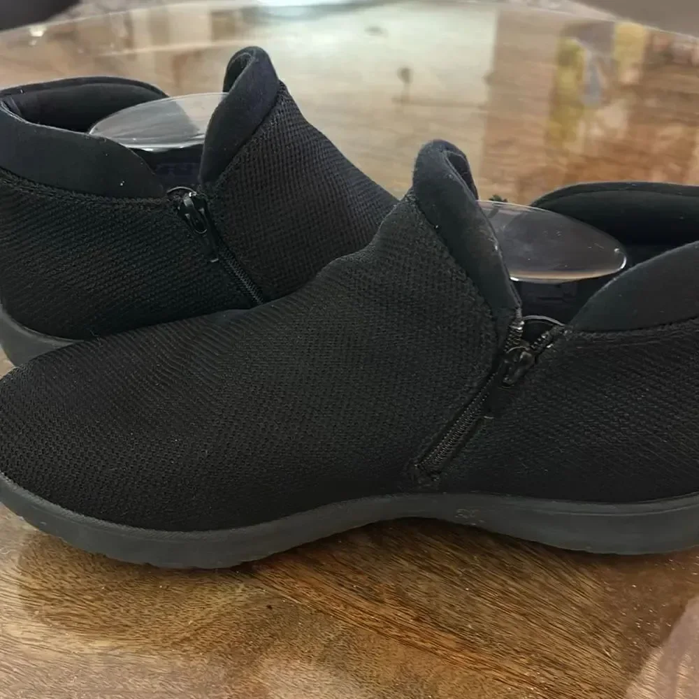Clarks Cloudsteppers Adella Pine Booties size 10 wide